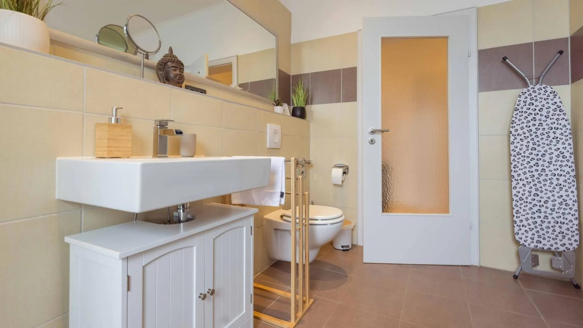 Schillerapartment Hof, Kueche, 24H Digital-Checkin, Parkplatz, Wlan250Mbit Hof  0*, Hof (Bavaria)