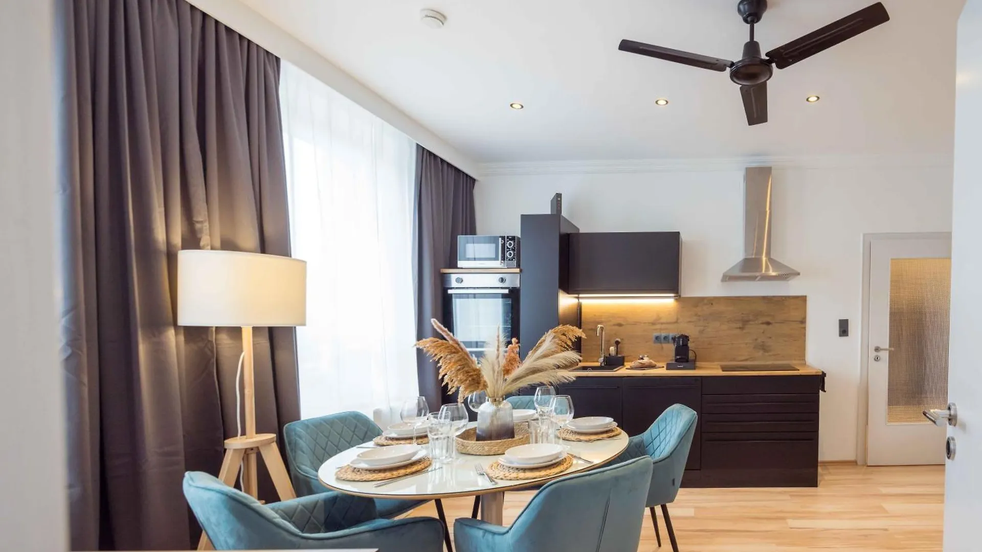 Apartment Schillerapartment Hof, Kueche, 24H Digital-Checkin, Parkplatz, Wlan250Mbit Hof  Deutschland