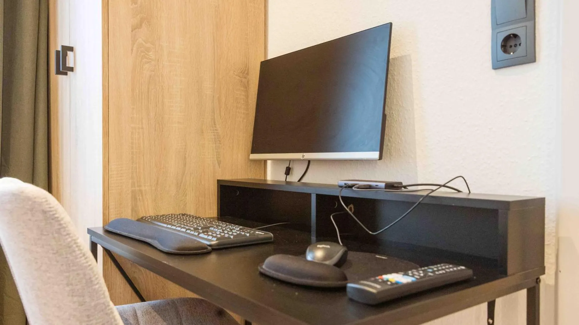 Schillerapartment Hof, Kueche, 24H Digital-Checkin, Parkplatz, Wlan250Mbit Hof  Apartment