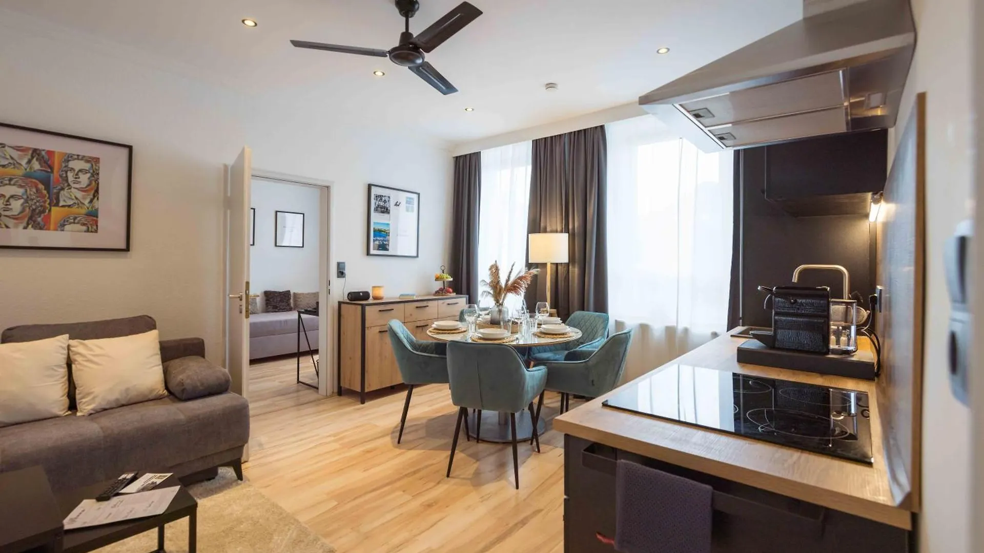 Schillerapartment Hof, Kueche, 24H Digital-Checkin, Parkplatz, Wlan250Mbit Hof