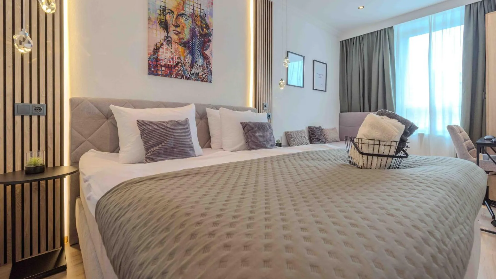 Schillerapartment Hof, Kueche, 24H Digital-Checkin, Parkplatz, Wlan250Mbit Hof