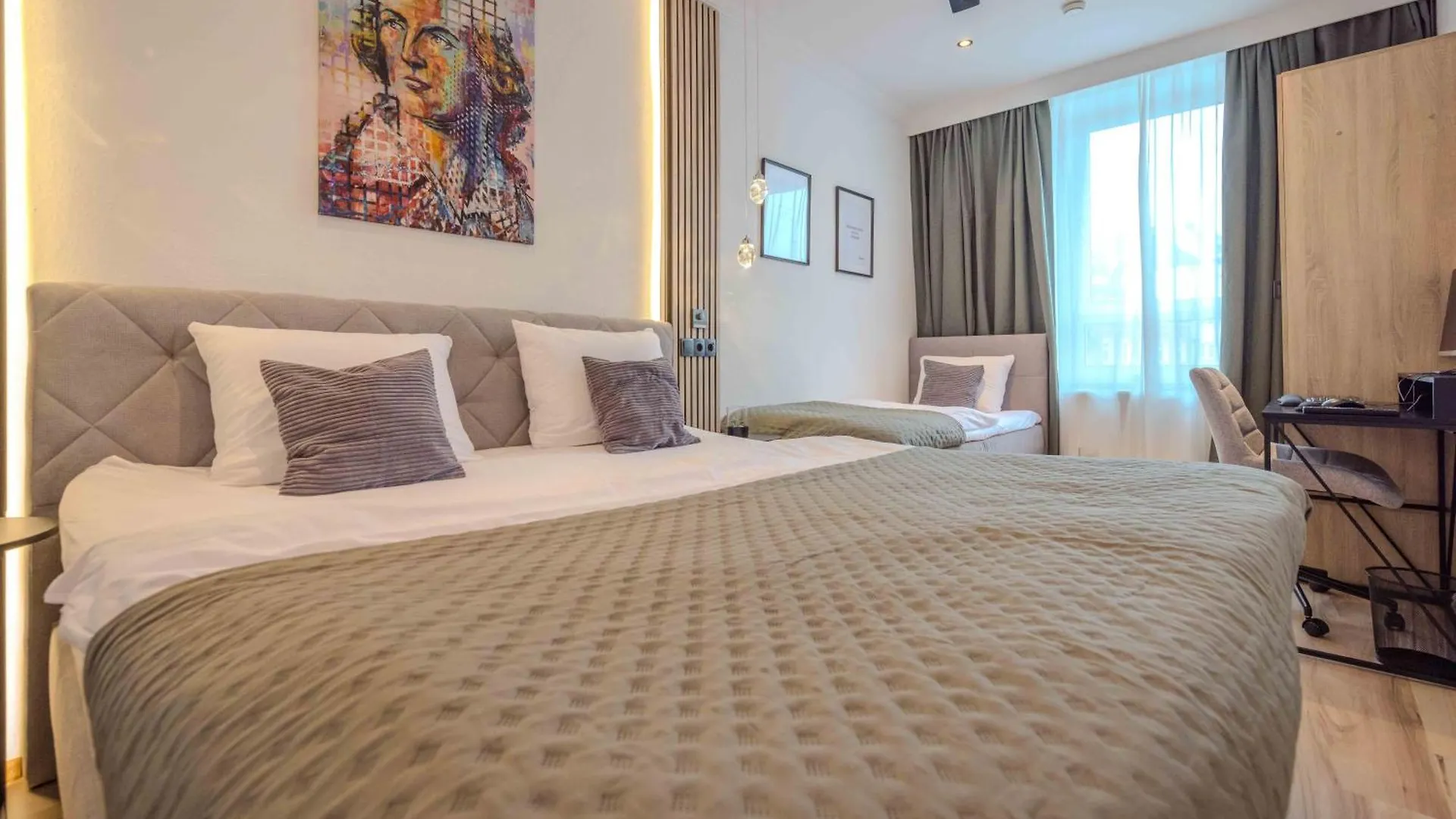 Schillerapartment Hof, Kueche, 24H Digital-Checkin, Parkplatz, Wlan250Mbit Hof  Deutschland