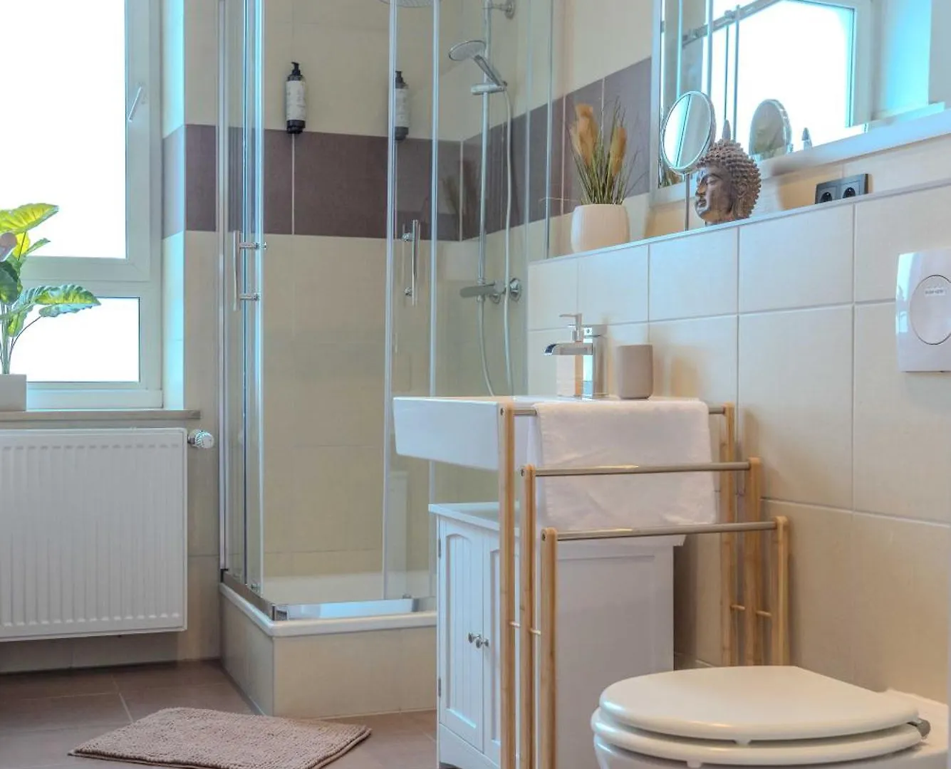 Schillerapartment Hof, Kueche, 24H Digital-Checkin, Parkplatz, Wlan250Mbit Hof