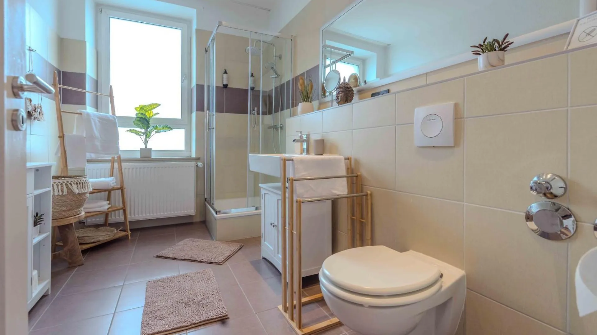 Apartment Schillerapartment Hof, Kueche, 24H Digital-Checkin, Parkplatz, Wlan250Mbit Hof