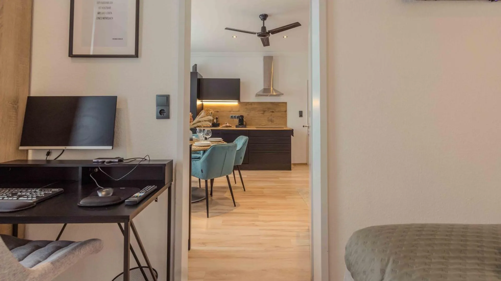 Apartment Schillerapartment Hof, Kueche, 24H Digital-Checkin, Parkplatz, Wlan250Mbit Hof